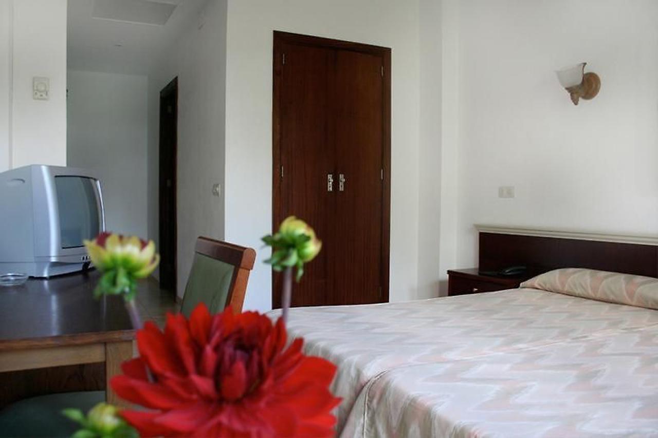 Hotel La Nina กาลามิยอร์ ภายนอก รูปภาพ